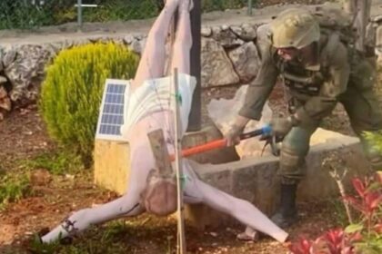 un-soldado-israeli-destruyo-una-imagen-de-jesucristo-en-libano