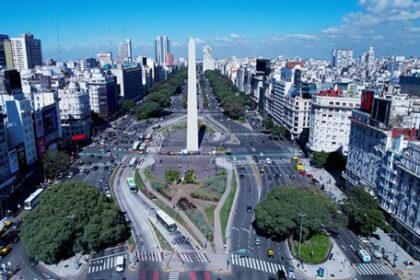la-ciudad-de-buenos-aires-a-sus-pies-desde-la-cumbre-del-obelisco-en-ascensor