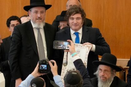 milei-en-israel:-recibio-tres-distinciones-y-se-reunio-con-el-presidente-herzog