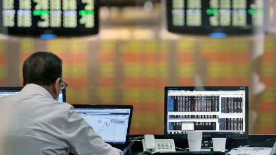el-petroleo-se-dispara-por-la-tension-en-medio-oriente-y-golpea-a-las-bolsas-globales