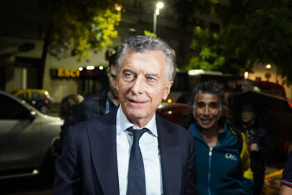 mauricio-macri-despidio-a-luis-brandoni-en-la-legislatura:-“no-necesitaba-meterse-donde-se-metia”