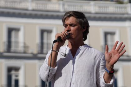 carlos-baute-ofrece-disculpas-por-sus-canticos-en-el-acto-de-maria-corina-machado-en-madrid