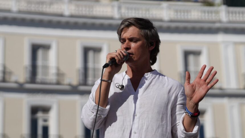 carlos-baute-ofrece-disculpas-por-sus-canticos-en-el-acto-de-maria-corina-machado-en-madrid