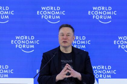 ingresos-universales-y-trabajo-opcional:-elon-musk-revelo-su-plan-ante-la-crisis-laboral-que-traera-la-ia