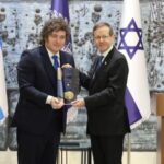 milei-recibio-la-medalla-presidencial-de-honor:-que-hara-en-su-ultimo-dia-en-israel