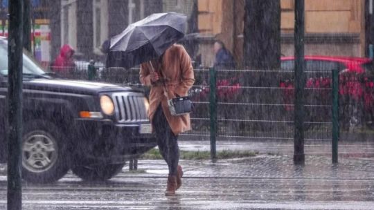 clima-en-ciudad-de-buenos-aires:-lluvias-persistentes-marcan-la-jornada-de-este-martes-21-de-abril