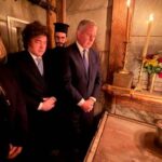 javier-milei-rindio-homenaje-al-papa-francisco-en-el-santo-sepulcro