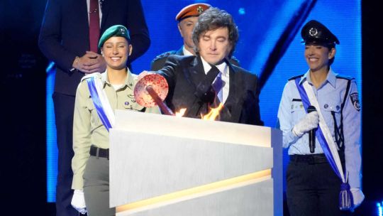 milei-canto-en-israel,-encendio-una-antorcha-y-reafirmo-su-alianza-con-netanyahu