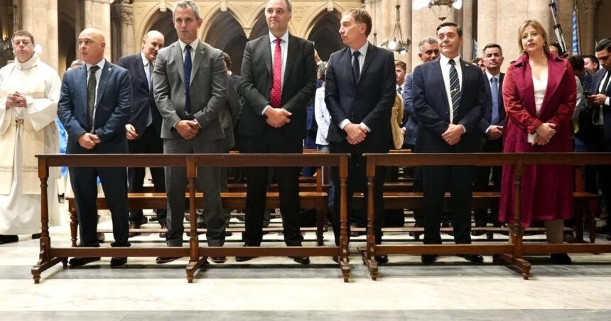 la-grieta-se-metio-en-la-misa-de-homenaje-al-papa-francisco:-falto-villarruel,-y-adorni-y-kicillof-ni-se-saludaron