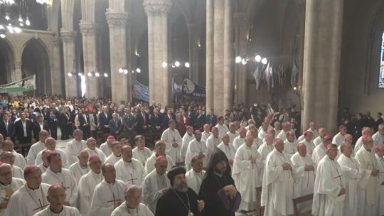 a-un-ano-de-la-muerte-del-papa-francisco,-lujan-reunio-a-la-dirigencia-politica-en-una-misa-masiva