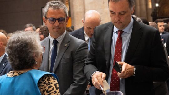 “¿cuanto-es-lo-correcto?-¿cuanto-queda-bien?”:-manuel-adorni-frente-al-diezmo-y-la-velocidad-meme-argentina