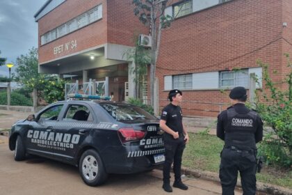 revision-de-mochilas,-controles-en-los-banos-y-presencia-policial:-asi-son-los-protocolos-preventivos-en-escuelas-ante-amenazas-de-tiroteos