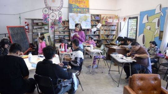 amenazas-de-tiroteos-en-escuelas:-adiviriteron-en-“qr!”-sobre-el-riesgo-de-perder-a-la-escuela-como-espacio-de-convivencia