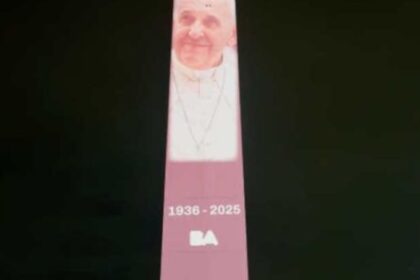 la-ciudad-homenajea-al-papa-francisco,-el-porteno-mas-famoso-del-mundo