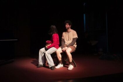 rocio-munoz-y-el-desafio-de-campera:-humor,-absurdo-y-el-misterio-de-estar-vivos