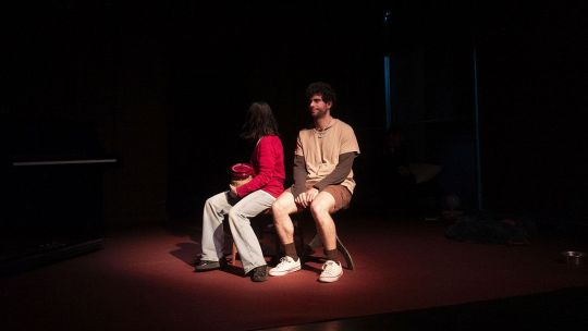 rocio-munoz-y-el-desafio-de-campera:-humor,-absurdo-y-el-misterio-de-estar-vivos