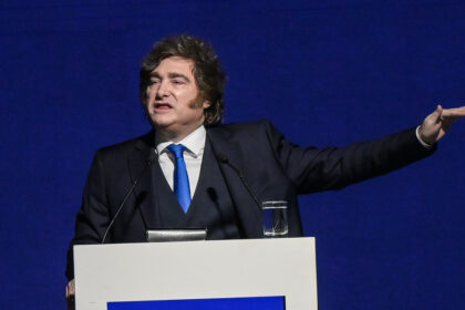 javier-milei-y-sus-medidas,-en-vivo:-el-presidente-vuelve-al-pais-tras-su-viaje-a-israel-e-intenta-retomar-la-agenda-local-con-la-reforma-electoral
