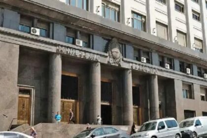 el-tesoro-renovo-deuda-con-bono-dolar-linked-y-capto-mas-de-u$s-1600-millones-en-el-mercado