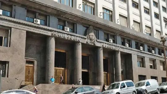 el-tesoro-renovo-deuda-con-bono-dolar-linked-y-capto-mas-de-u$s-1600-millones-en-el-mercado
