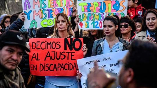 discapacidad:-prestadores-se-movilizan-en-cordoba-contra-la-reforma-que-podria-dejar-sin-servicios-ni-tratamientos-a-miles-de-personas