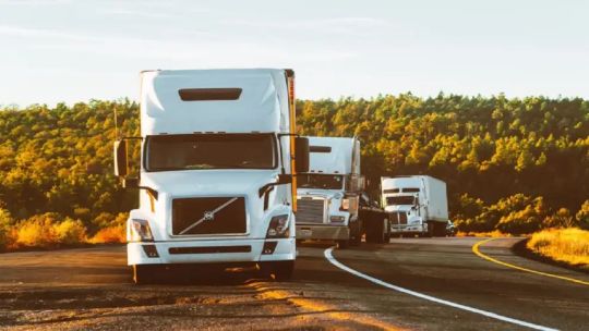 el-costo-logistico-en-alimentos-basicos-se-mantiene-por-debajo-del-5%,-segun-los-transportistas