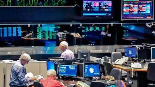 incertidumbre-diplomatica-y-“efecto-warsh”:-wall-street-corrige-mientras-el-merval-busca-su-brujula