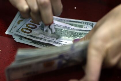 nueva-multa-a-una-casa-cambio:-creen-que-el-“rulo”-con-el-dolar-en-el-gobierno-de-alberto-puede-llegar-a-us$-1.500-millones