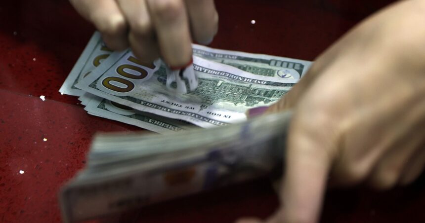 nueva-multa-a-una-casa-cambio:-creen-que-el-“rulo”-con-el-dolar-en-el-gobierno-de-alberto-puede-llegar-a-us$-1.500-millones