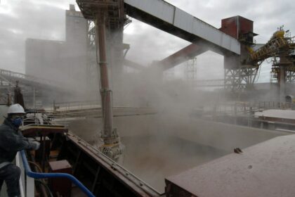 continua-el-bloqueo-al-puerto-de-quequen:-17-buques-en-espera,-350.000-toneladas-por-cargar-y-perdidas-estimadas-en-us$-300-millones