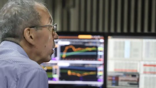 el-petroleo-arriba-de-us$100-y-la-tregua-parcial-en-medio-oriente-sostienen-subas-en-bonos-argentinos