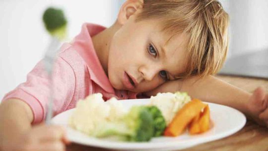 mas-que-un-capricho:-pediatras-advierten-sobre-los-riesgos-de-que-los-ninos-coman-siempre-lo-mismo