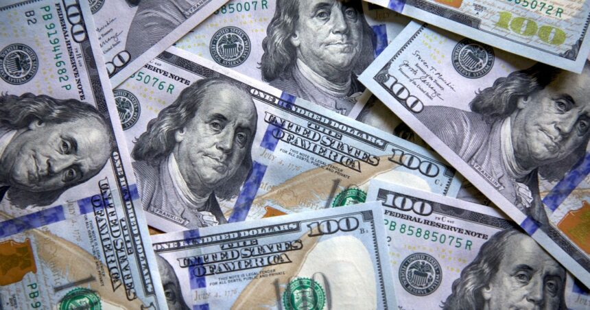dolar-hoy-y-dolar-blue,-en-vivo:-a-cuanto-cotiza-el-oficial-y-cual-es-el-precio-del-paralelo-este-jueves-23-de-abril,-minuto-a-minuto