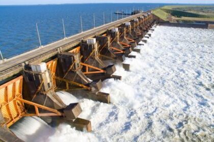 regalias-de-yacyreta:-corrientes-recibiria-un-millon-de-dolares-extra-por-mes