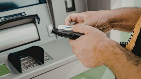 cordoba:-condenan-a-un-banco-por-no-detectar-operatoria-sospechosa-de-extracciones-en-cajeros-automaticos