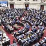 “bombita-de-humo”,-“cara-de-cemento”-y-el-ojo-en-adorni:-las-reacciones-opositoras-mas-“picantes”-a-la-ley-de-reforma-electoral