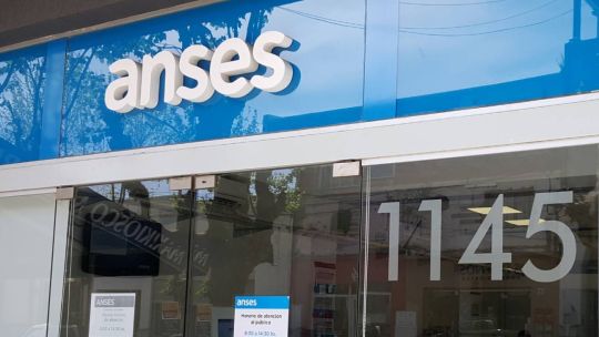 jubilaciones-y-auh:-el-detalle-de-los-cobros-para-este-jueves-23-de-abril