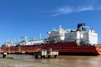 por-la-guerra,-el-gobierno-posterga-la-privatizacion-de-las-importaciones-de-gas-por-barco