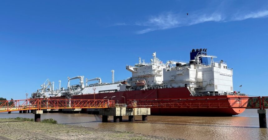 por-la-guerra,-el-gobierno-posterga-la-privatizacion-de-las-importaciones-de-gas-por-barco