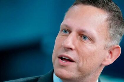 que-hace-peter-thiel-en-la-argentina:-superclasico,-flan-con-dulce-de-leche-y-contratos-de-vigilancia-con-santiago-caputo