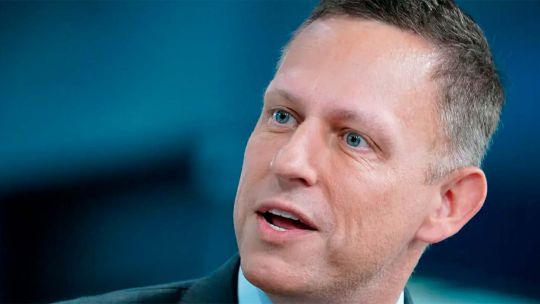 que-hace-peter-thiel-en-la-argentina:-superclasico,-flan-con-dulce-de-leche-y-contratos-de-vigilancia-con-santiago-caputo
