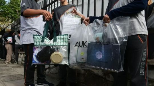 mochilas-transparentes-en-escuelas:-sube-la-demanda-y-los-precios-llegan-a-$60.000