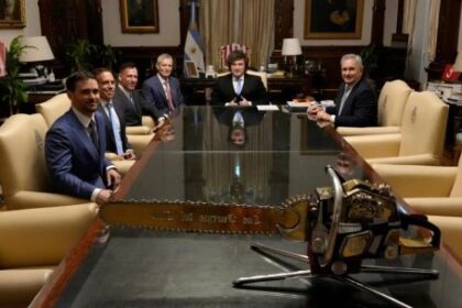 milei-discusses-taxes,-culture-war,-politics-during-‘wonderful’-meeting-with-peter-thiel