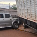 jardin-america-|-un-camion-choco-contra-un-camioneta-estacionada