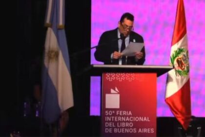 escandalo-en-la-feria-del-libro:-abucheos,-gritos-y-silbidos-contra-el-secretario-de-cultura,-que-hablo-de-“jorge-luis-borgeres”