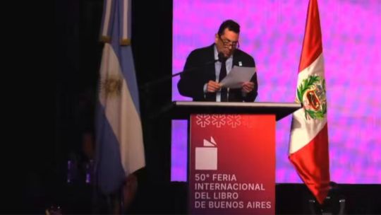 escandalo-en-la-feria-del-libro:-abucheos,-gritos-y-silbidos-contra-el-secretario-de-cultura,-que-hablo-de-“jorge-luis-borgeres”