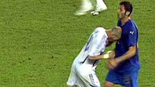 el-adios-de-zinedine-zidane:-el-impacto-del-cabezazo-en-la-final-de-2006