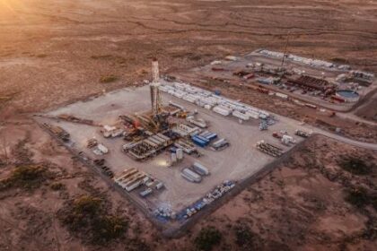 hito-en-neuquen:-pluspetrol-presento-su-solicitud-de-inversion-por-usd-12.000-m-bajo-el-rigi