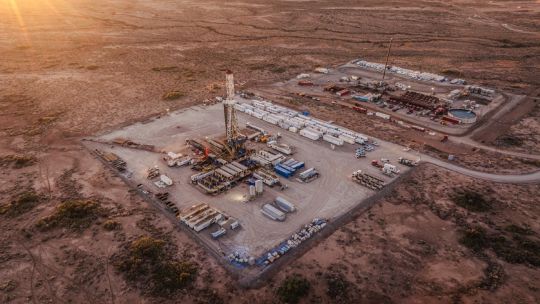 hito-en-neuquen:-pluspetrol-presento-su-solicitud-de-inversion-por-usd-12.000-m-bajo-el-rigi