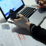 “una-tarea-artesanal”:-que-hacen-bancos-y-fintechs-para-que-sus-clientes-paguen-las-deudas