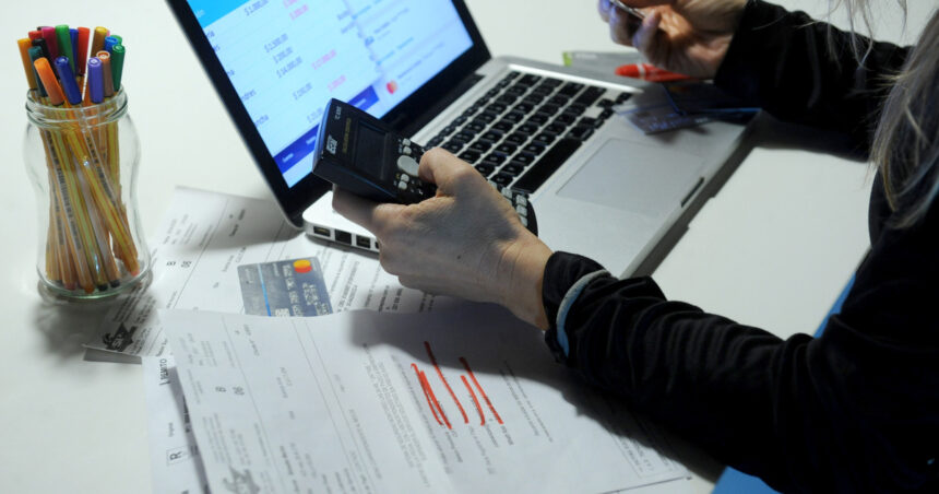 “una-tarea-artesanal”:-que-hacen-bancos-y-fintechs-para-que-sus-clientes-paguen-las-deudas